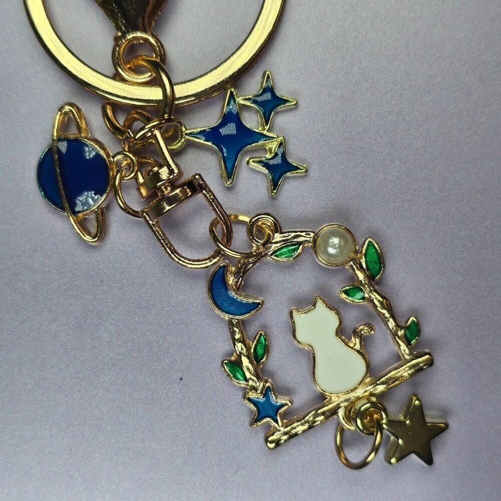 Cat Admiring the Starry Sky Keychain Gold Tone (NWOT) - Picture 3 of 5